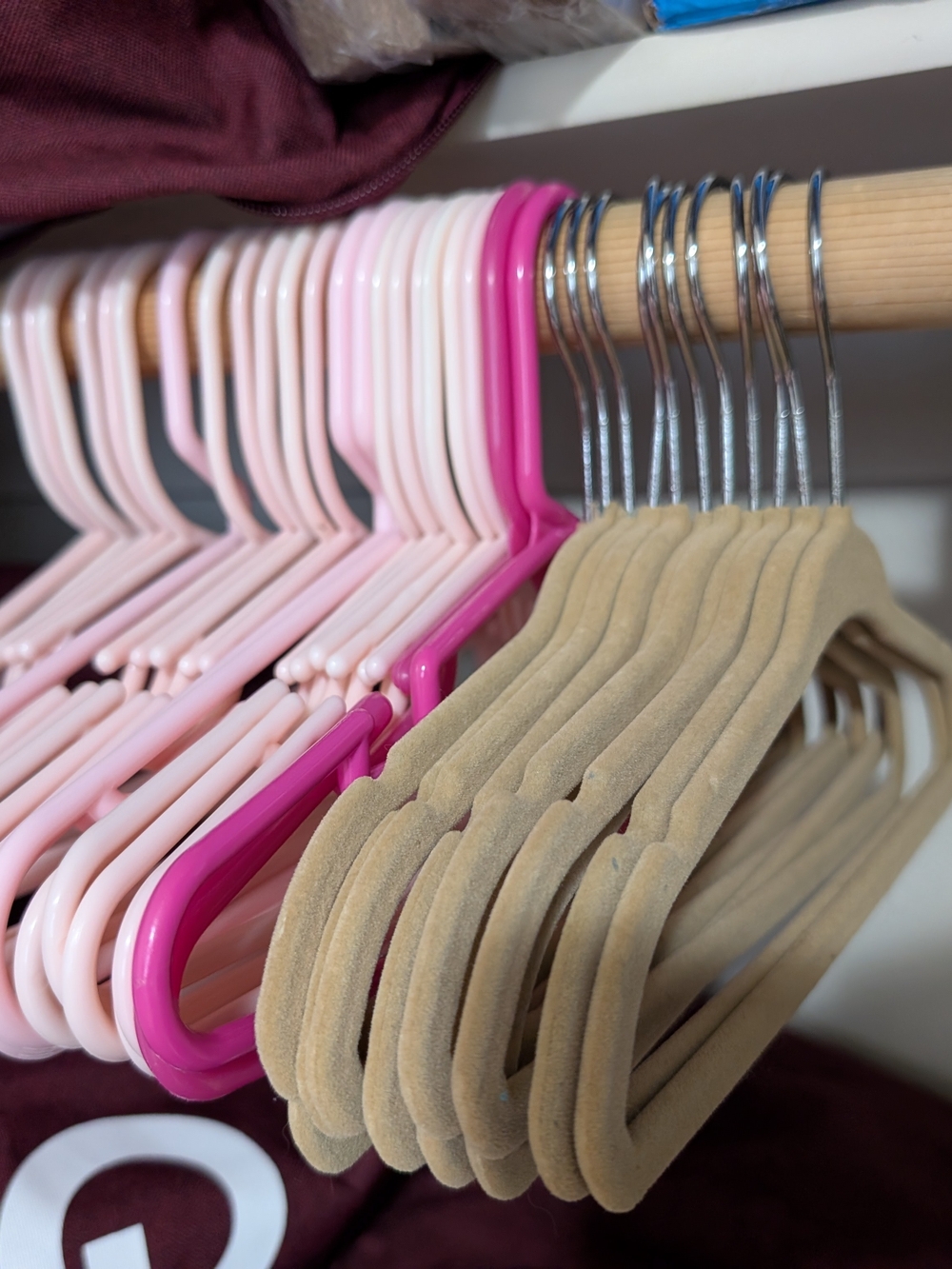 Youth Sized Velvet Slim Non-Slip Hangers Set in Beige and Plastic In Pink